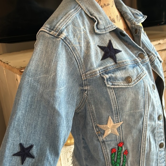 Guess cropped raw hem 3/4 sleeve hippie patches star cactus peace jean jacket - Picture 5 of 16